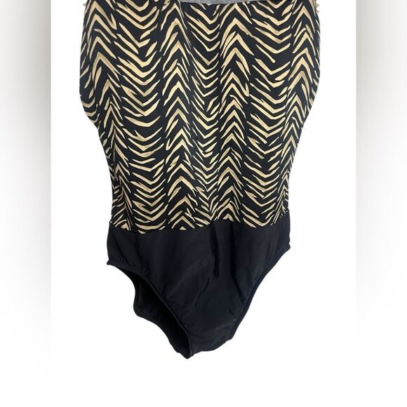Jones New York Women's Black One Piece Swimsuit Size 10 Zigzag Summer Design - Picture 4 of 10